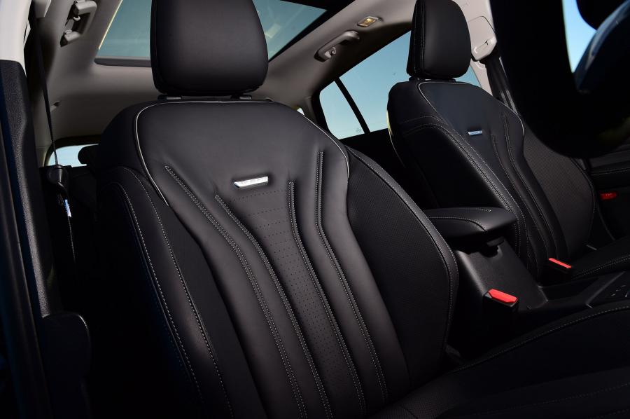 Интерьер Ford Focus Vignale Estate 2018 года  (UK) (фото 5 из 18)